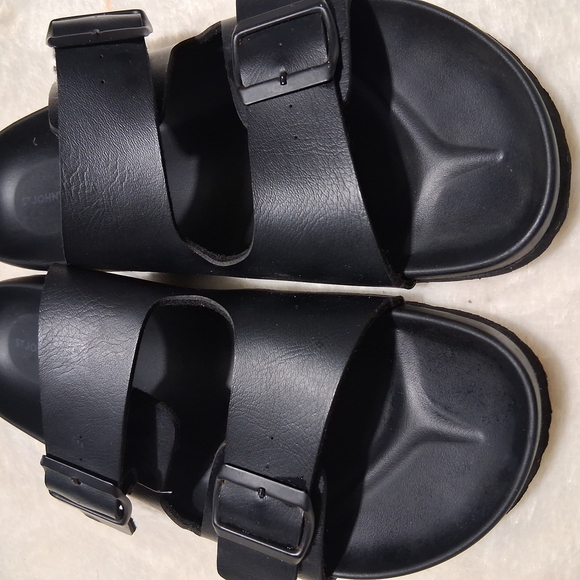 St. John's Bay Black Men's Sandals - Picture 2 of 6